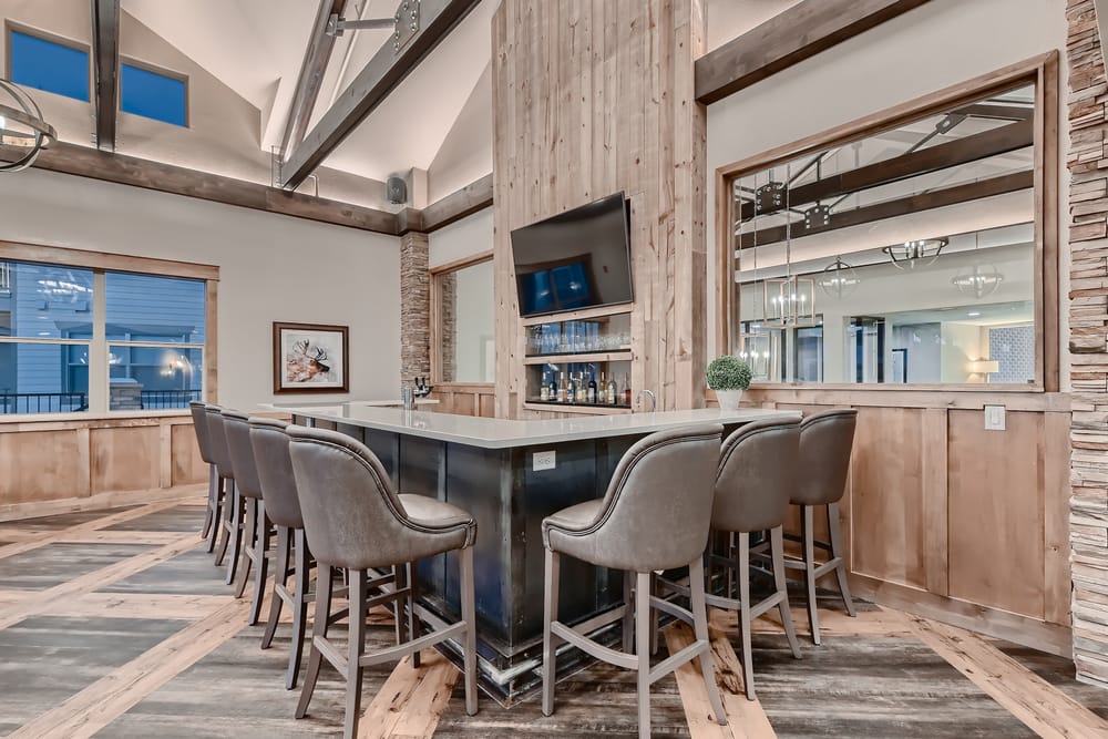 55-resort-windsor-happy-hour-pub