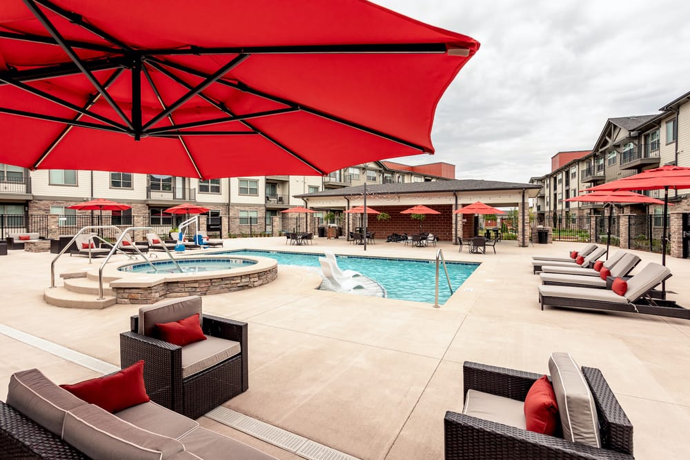 55-resort-windsor-pool-hot-tub-1 (1)
